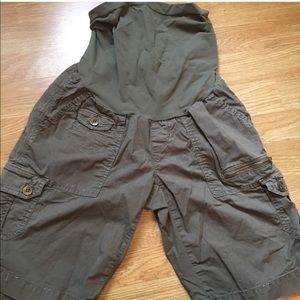 Maternity cargo shorts